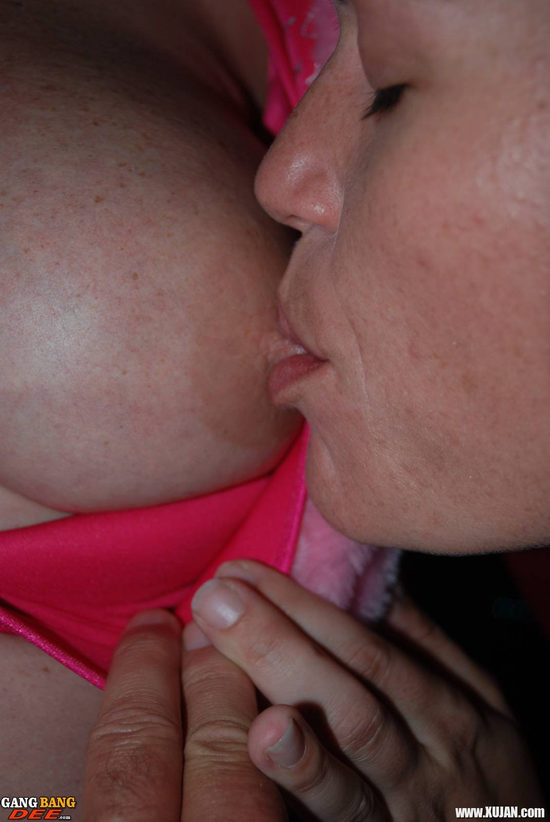 Dee Delmar Tracie Licks gets frisky at a party - Photo #3170767