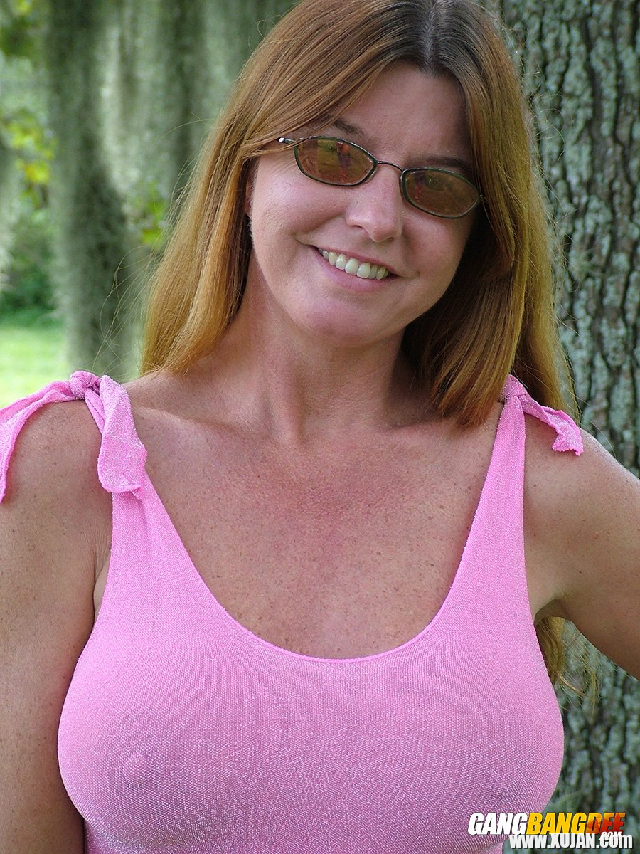 Mature Dee Delmar shows Tits and Cunt outdoors - Photo #3170907