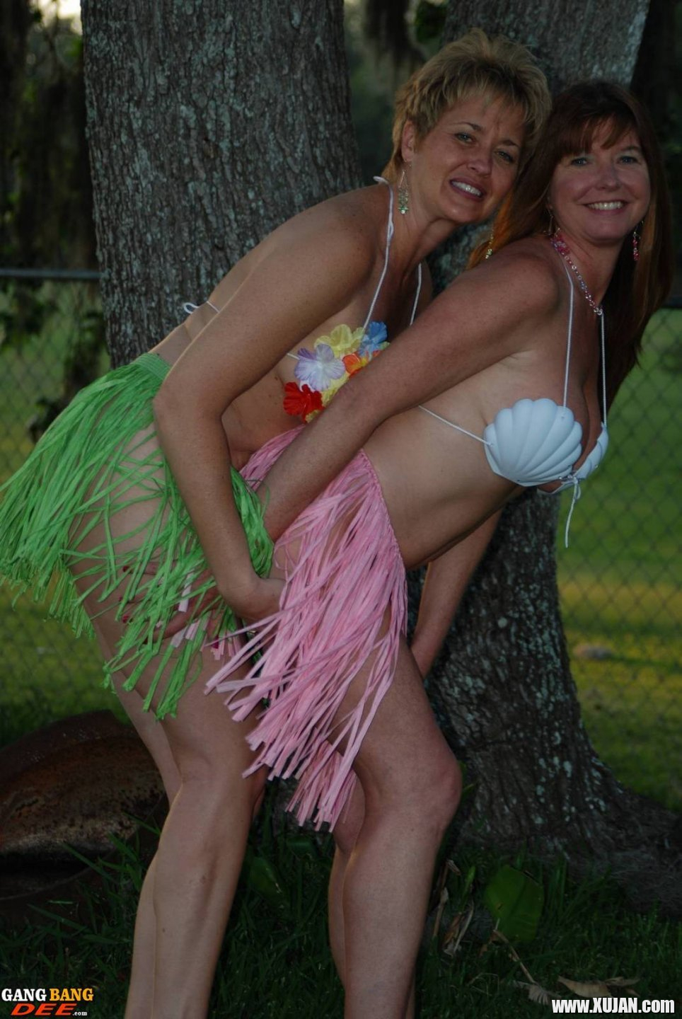 Dee Delmar gets her Pussy licked by mature Lesbian - Photo #3170983
