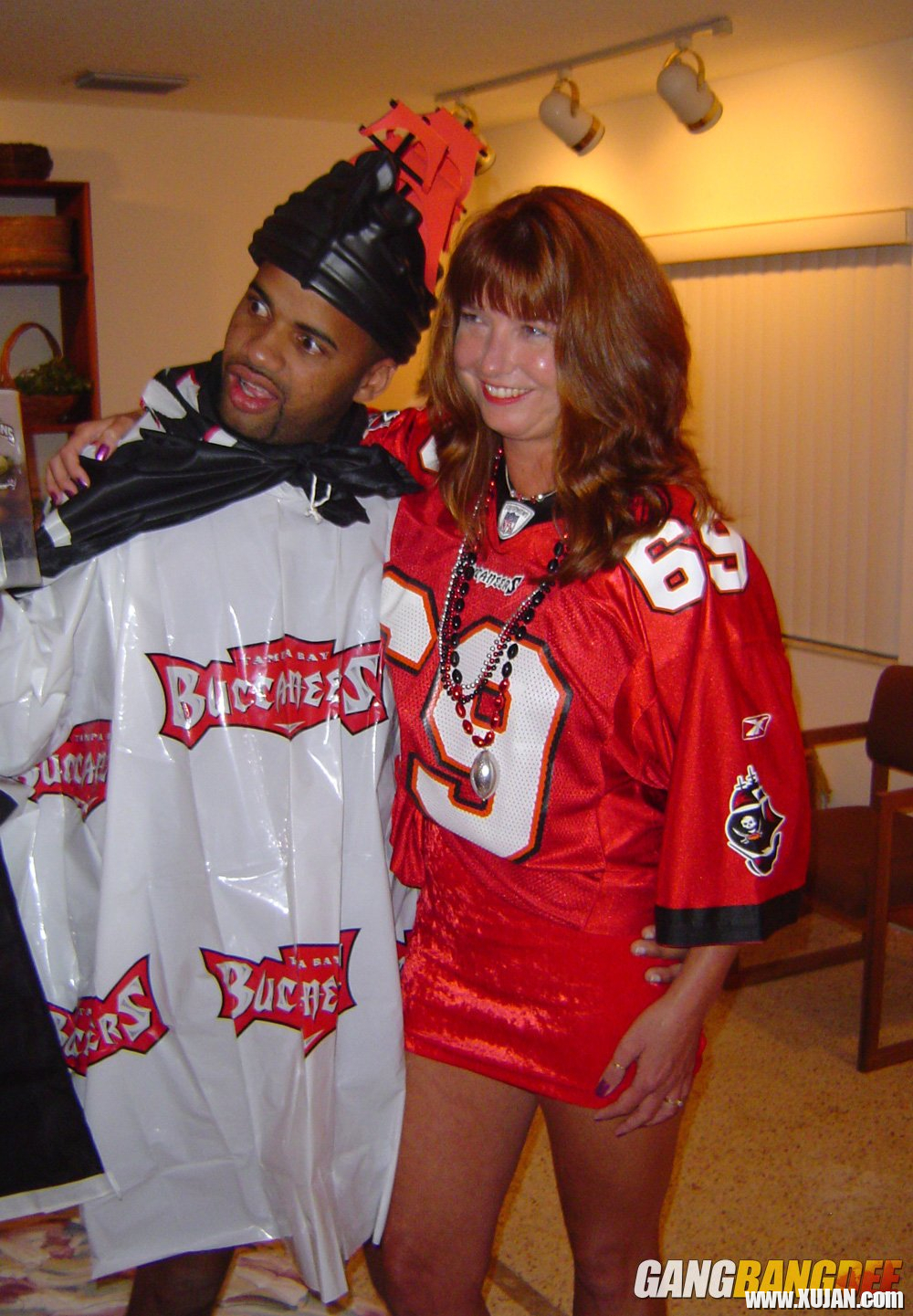 Dee Delmar has a Party with a bunch of horny Guys - Photo #3171026