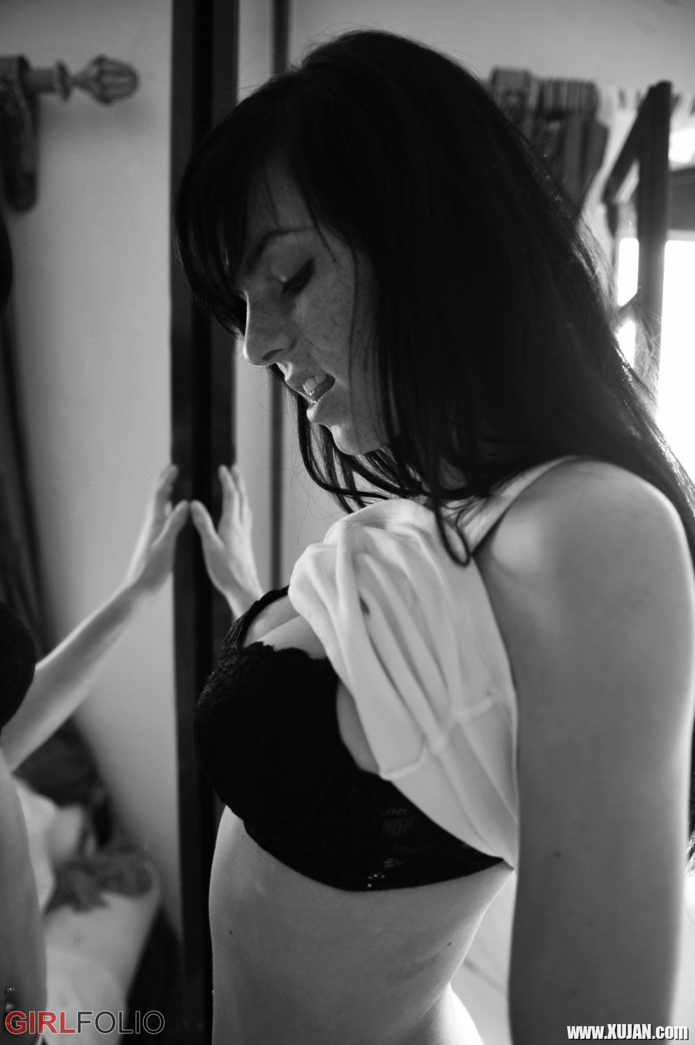Smoking hot Eileen Sue strips down and reveals her boobies - Photo #3174152