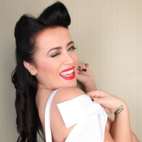 Huge chested Leanne Crow takes off her big Bra