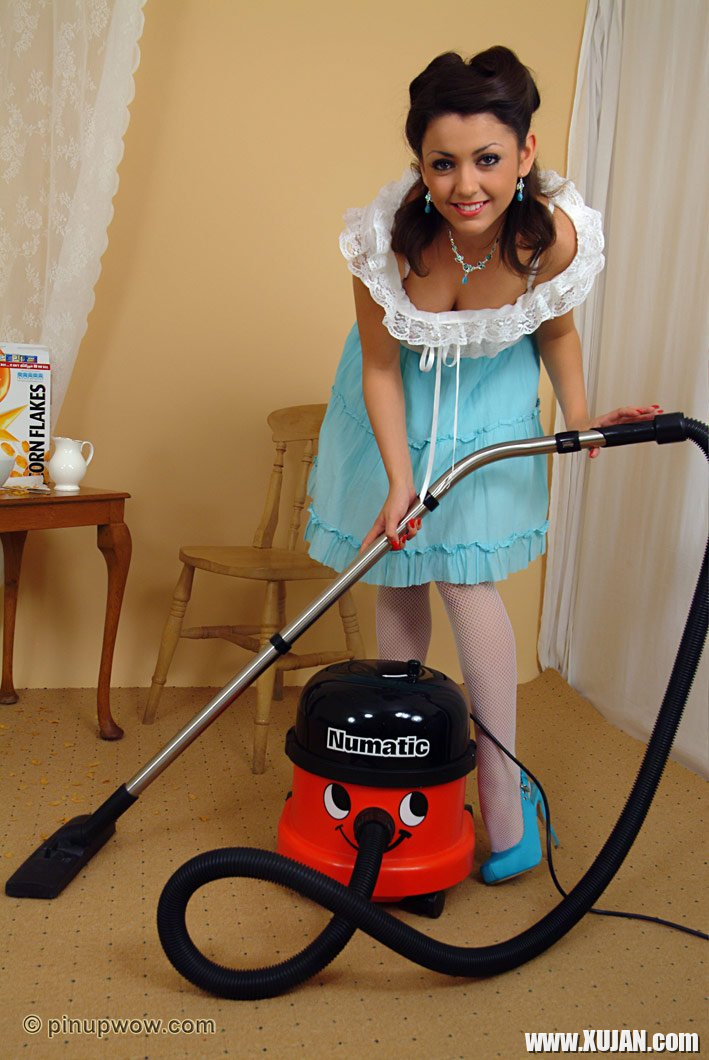 Hot BryoniKate strips while doing the vacuuming - Photo #3176504