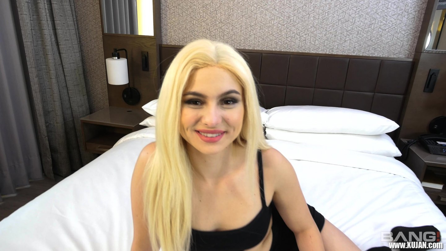 Hot whore Aria Banks craves for a meaty sausage - Photo #3180535