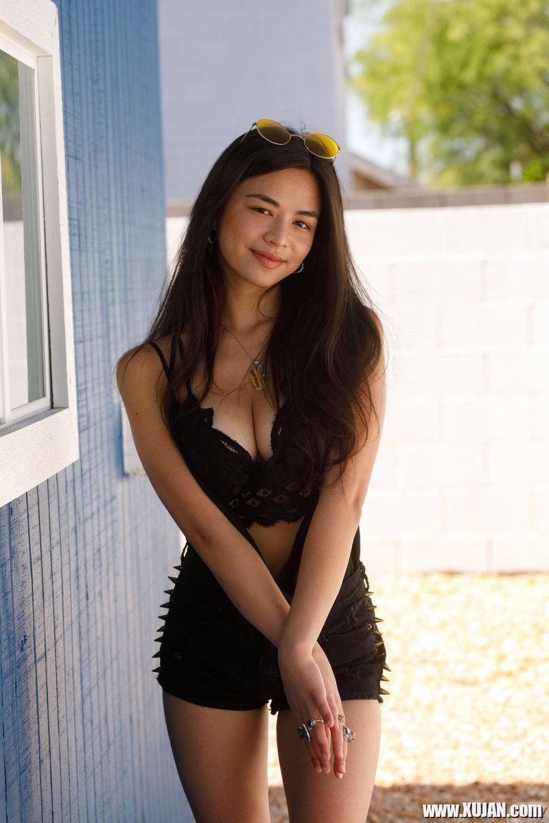 Topless brunette Scarlett Alexis loves posing outdoors for Zishy - Photo #3180622