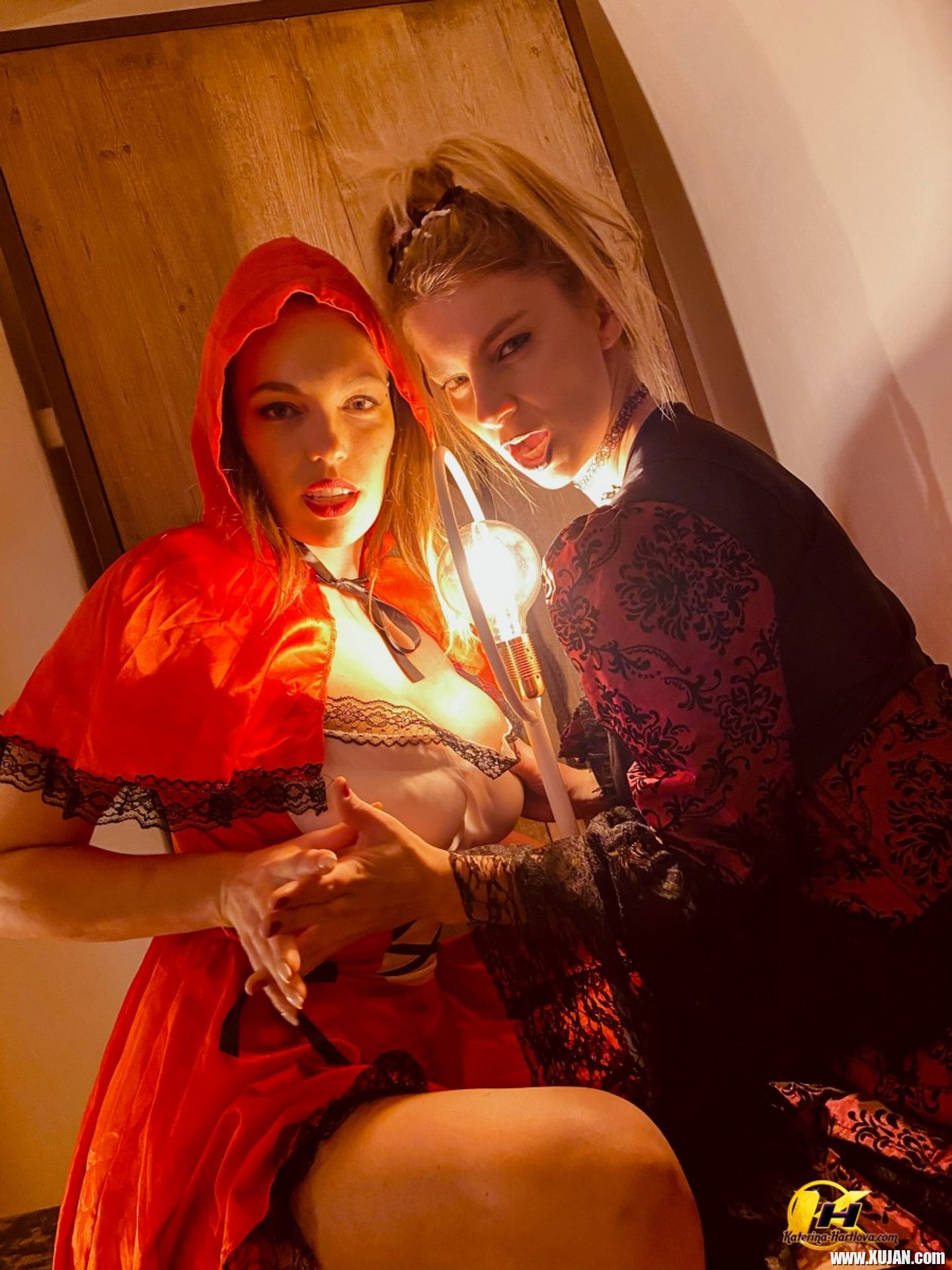 Katerina Hartlova having scary fun with her new bae at Halloween - Photo #3184760
