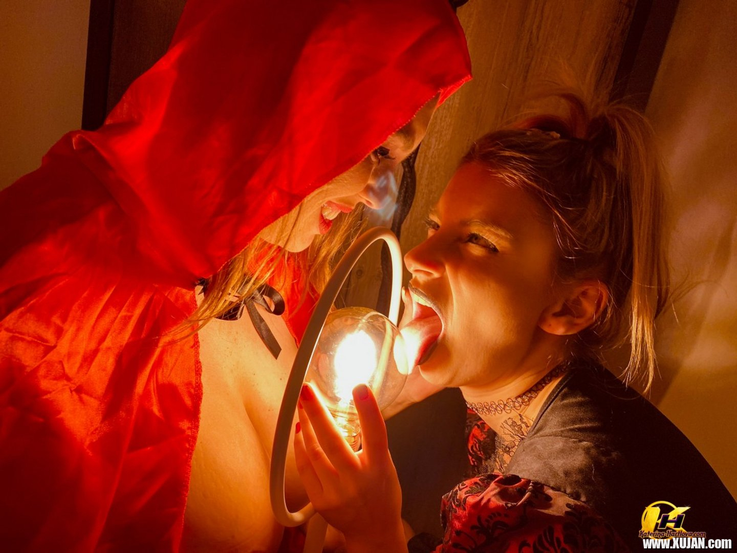 Katerina Hartlova having scary fun with her new bae at Halloween - Photo #3184768