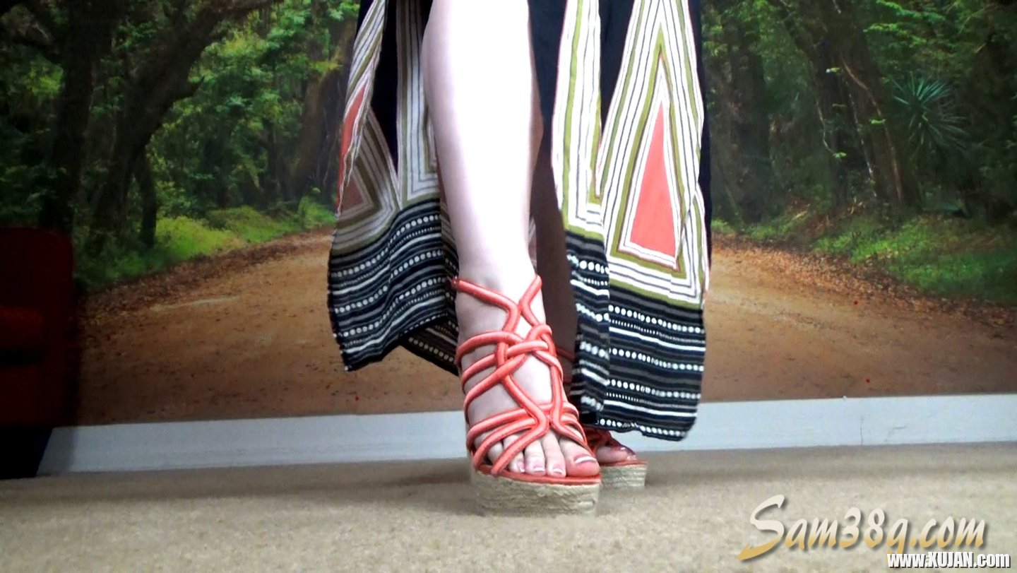 BBW Samantha 38G whoes off her feet in big wedge shoes - Photo #3185914