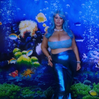 Curvy chick Samantha 38G is the siren of the sea