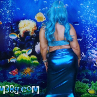 Curvy chick Samantha 38G is the siren of the sea