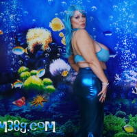 Curvy chick Samantha 38G is the siren of the sea