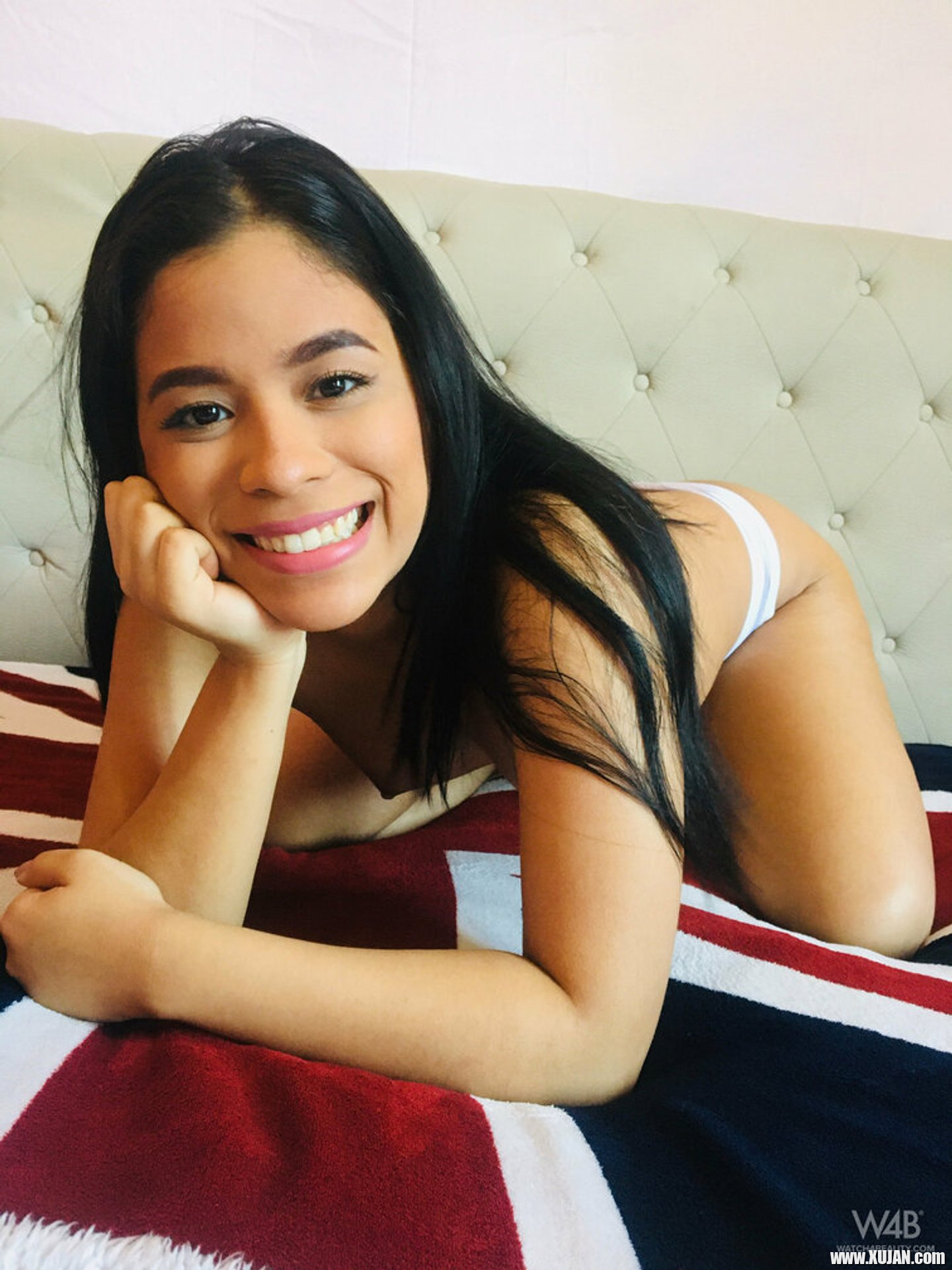 Latina Karin Torres shows whats inside her cunt - Photo #3192834