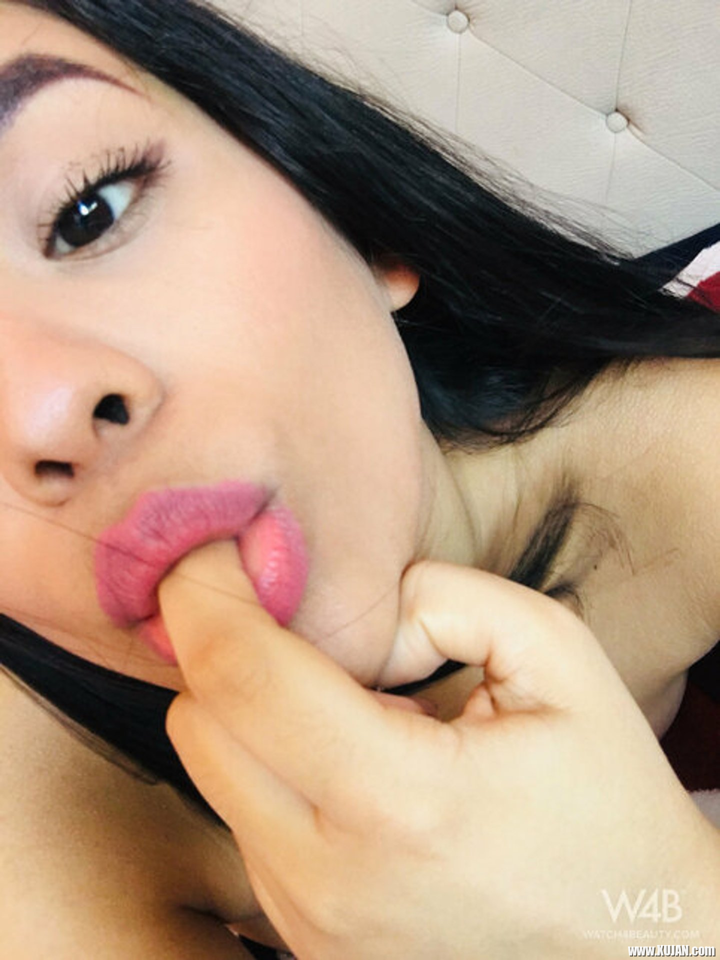 Latina Karin Torres shows whats inside her cunt - Photo #3192836