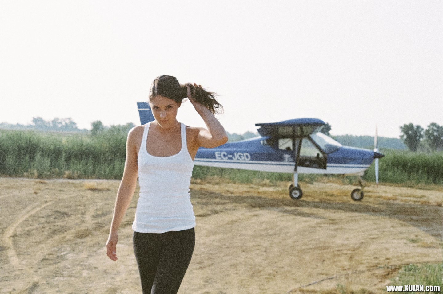 Sexy Pilot Carolina Abril gets fucked on Airfield - Photo #3193318