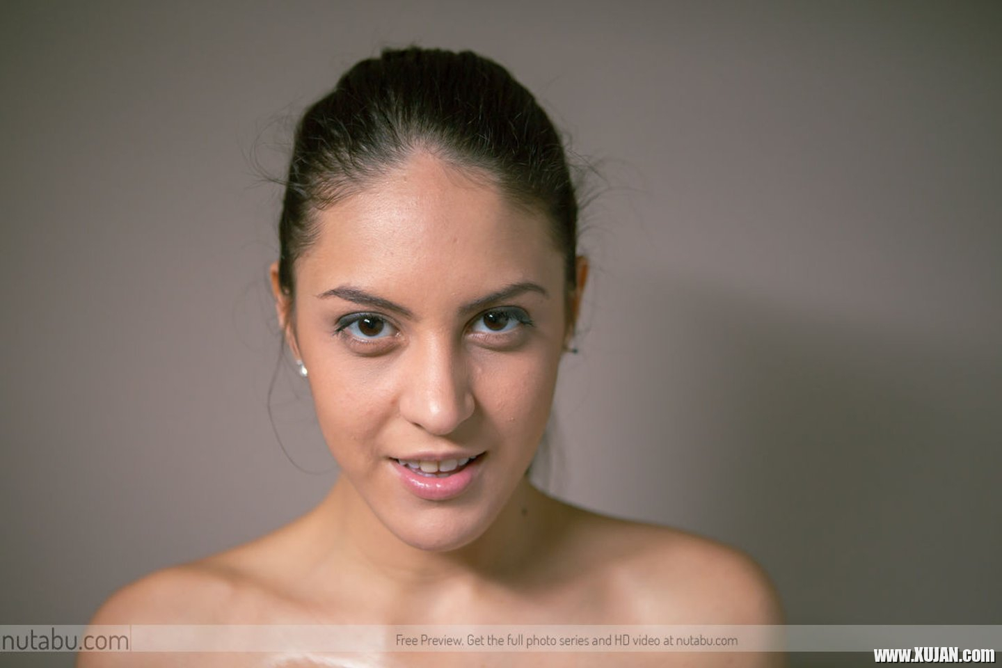 Carolina Abril toys her tight juicy snatch in bath - Photo #3193580