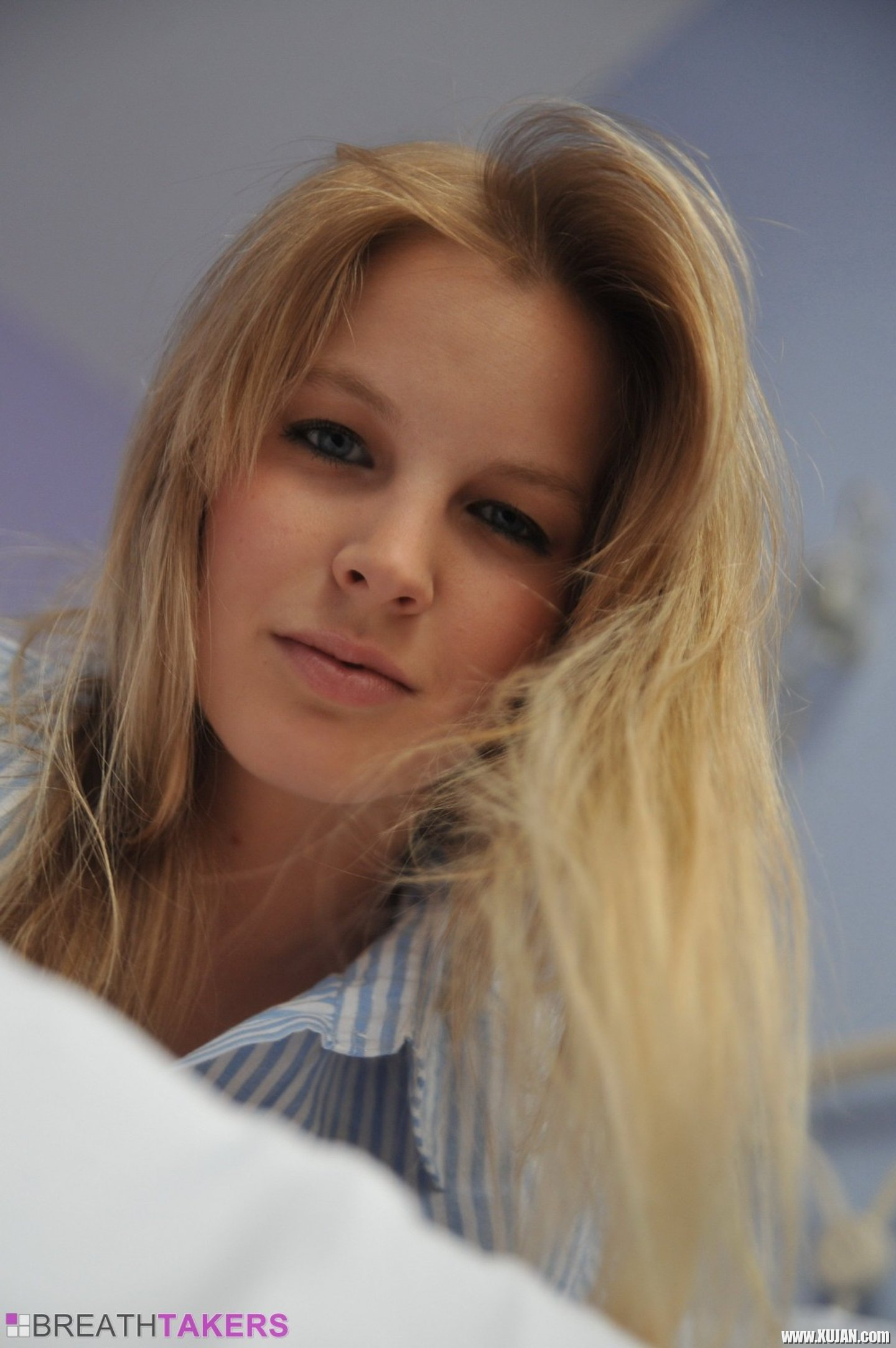 Sensual blonde model Malisa Moir stripping totally naked - Photo #3193785