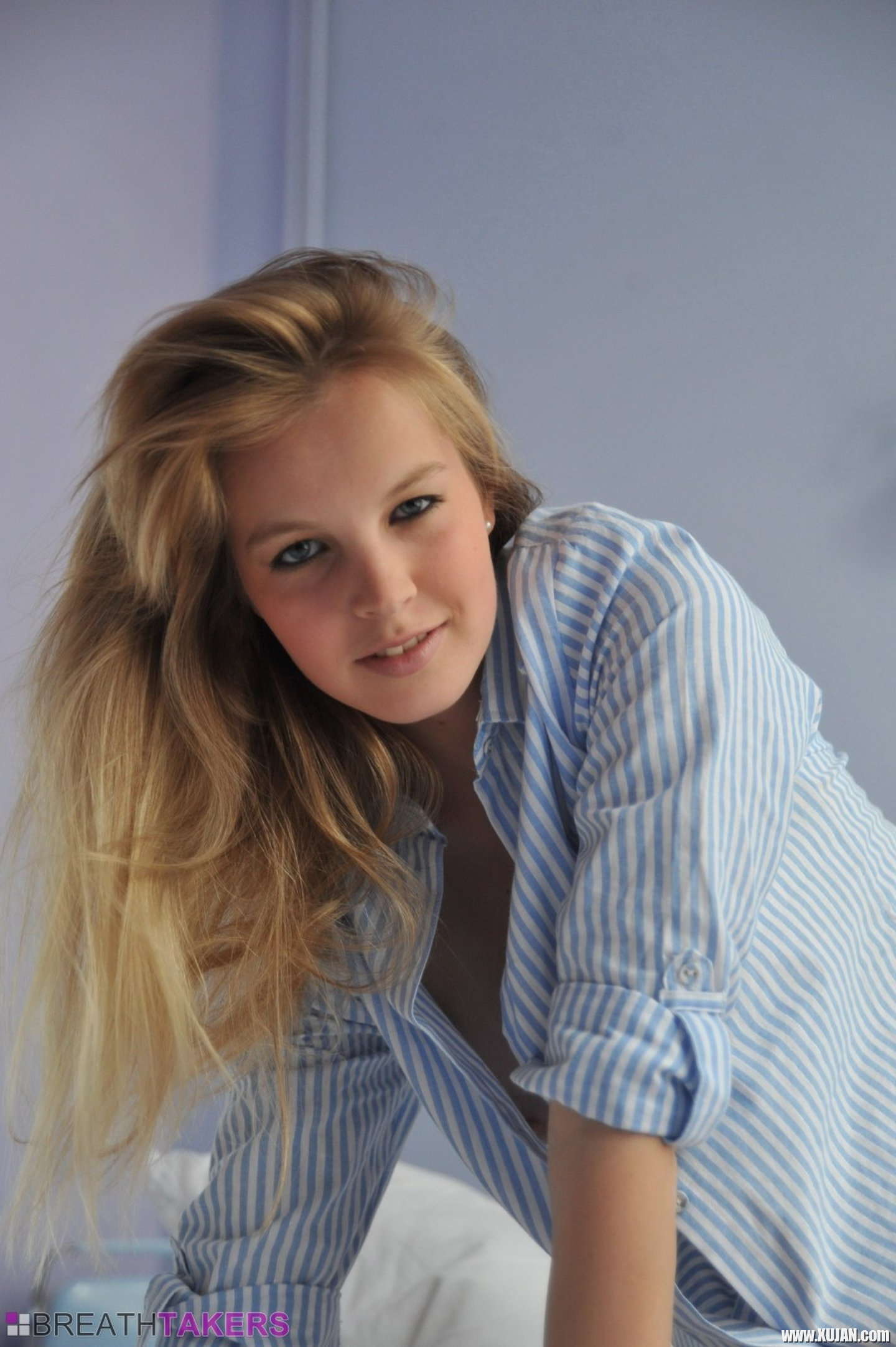 Sensual blonde model Malisa Moir stripping totally naked - Photo #3193789