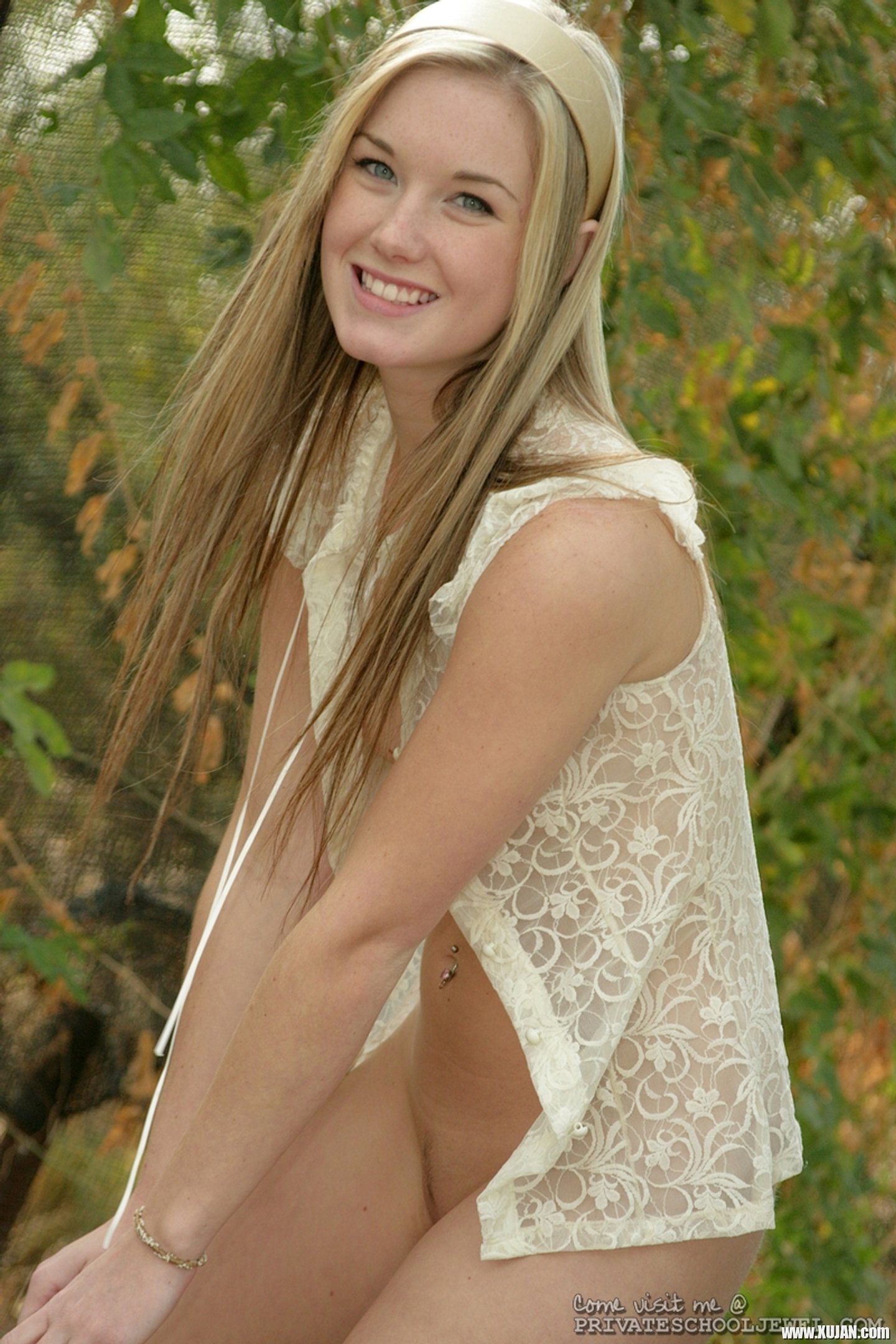 Sweet model Private Jewel flashing her perky Tits - Photo #3198033