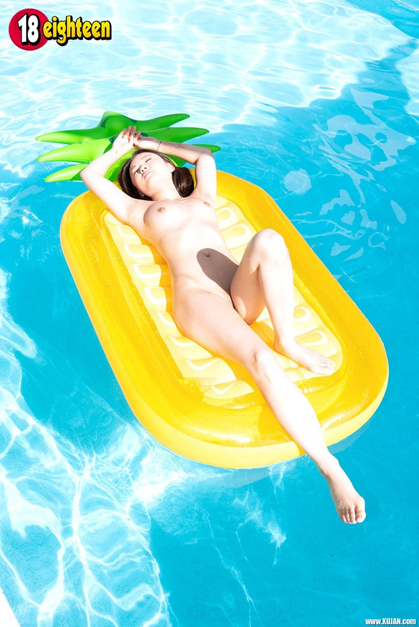 Asian cutie Lulu Chu takes off her bikini by the pool - Photo #3203065