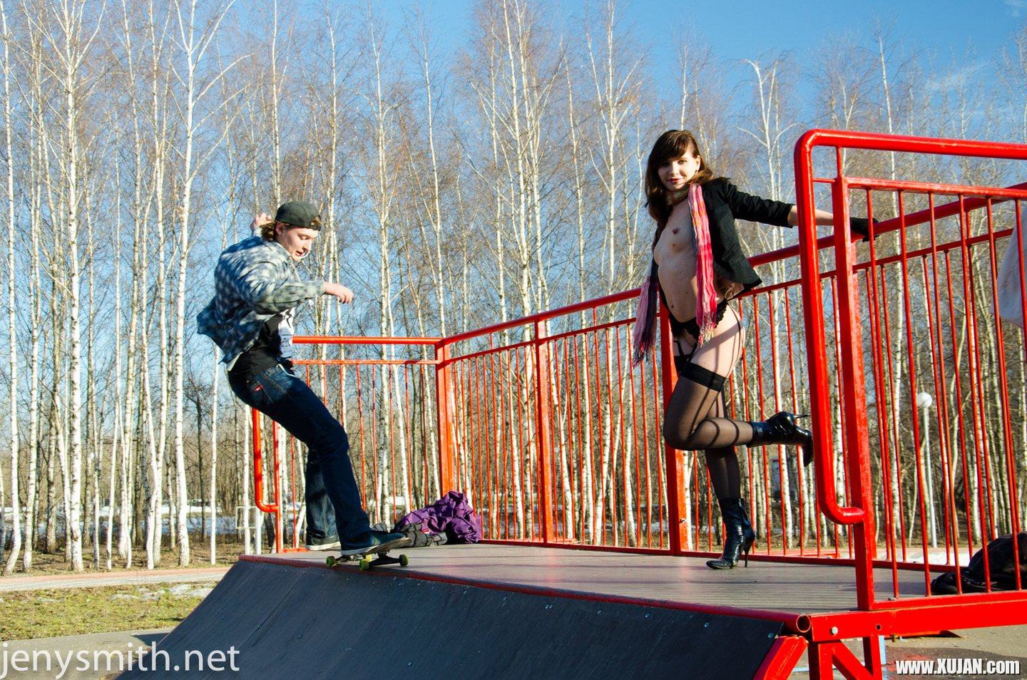 Jeny Smith flashing her hot Body at the Skate Park - Photo #3206336