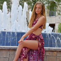Fit flexible amateur Mandy Summers loves to show her sexy figure outside