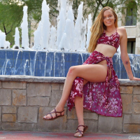 Fit flexible amateur Mandy Summers loves to show her sexy figure outside