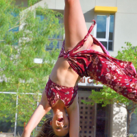Fit flexible amateur Mandy Summers loves to show her sexy figure outside