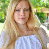 Flawless Alex Grey shows her Bod in Public