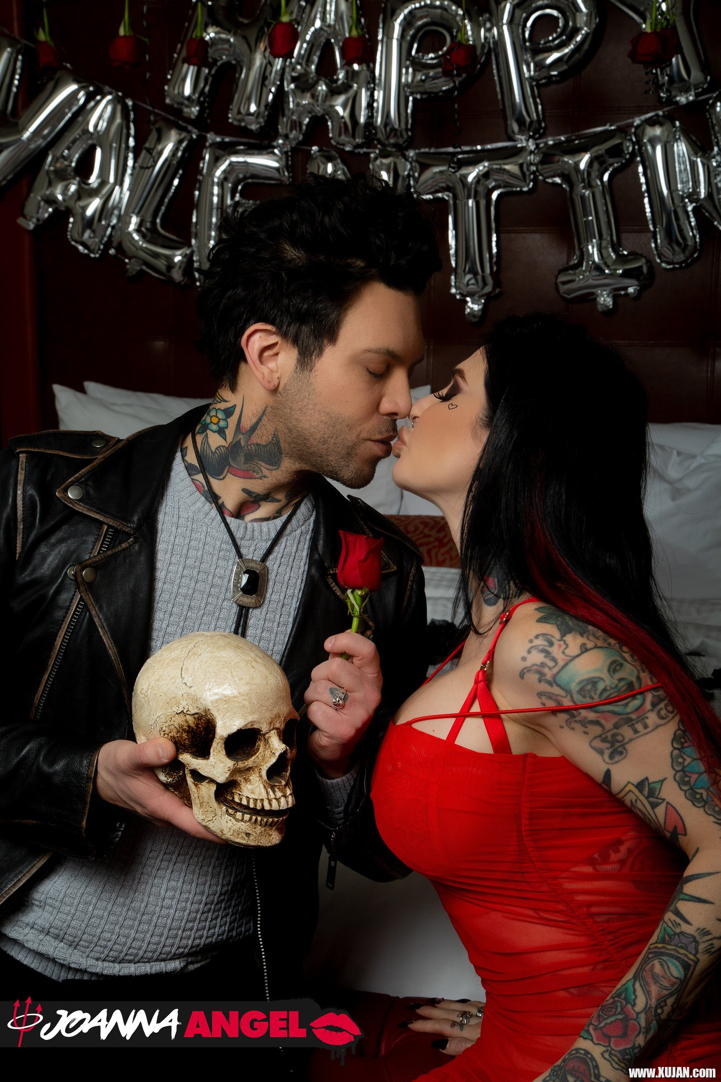 Kinky Joanna Angel gets down and dirty with Small Hands - Photo #3219076