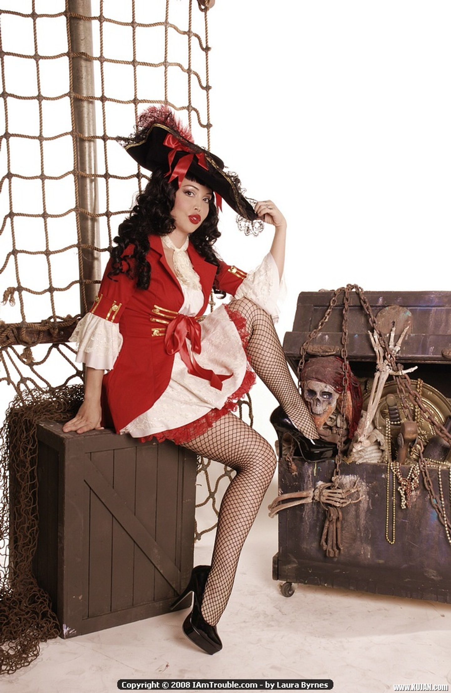 Sexy pirate Masuimi Max shows who rules the Seas - Photo #3221305