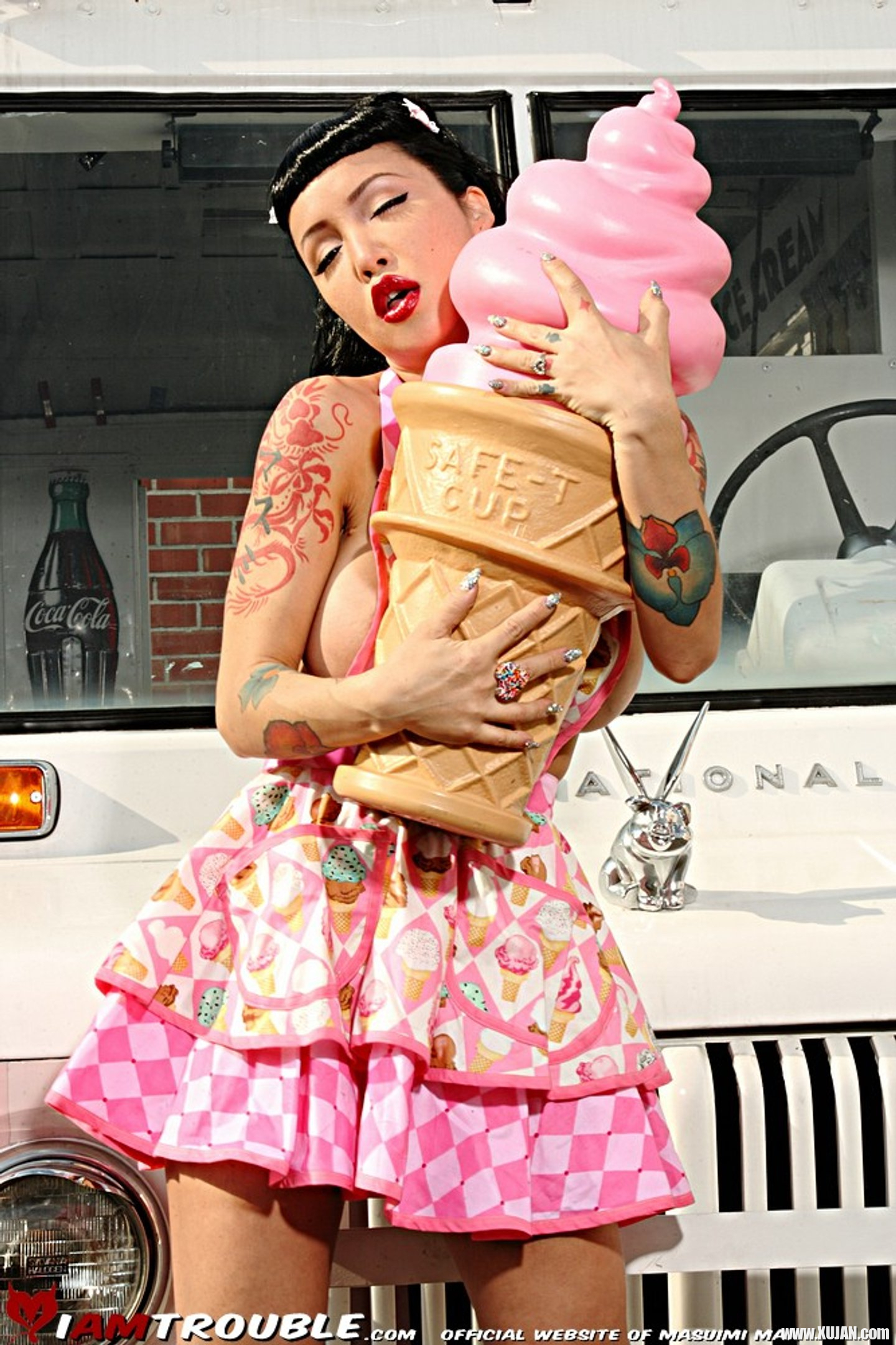 Sexy Pinup Masuimi Max is craving for Icecream - Photo #3221474