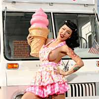 Sexy Pinup Masuimi Max is craving for Icecream