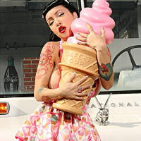 Sexy Pinup Masuimi Max is craving for Icecream