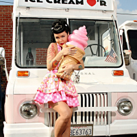 Sexy Pinup Masuimi Max is craving for Icecream