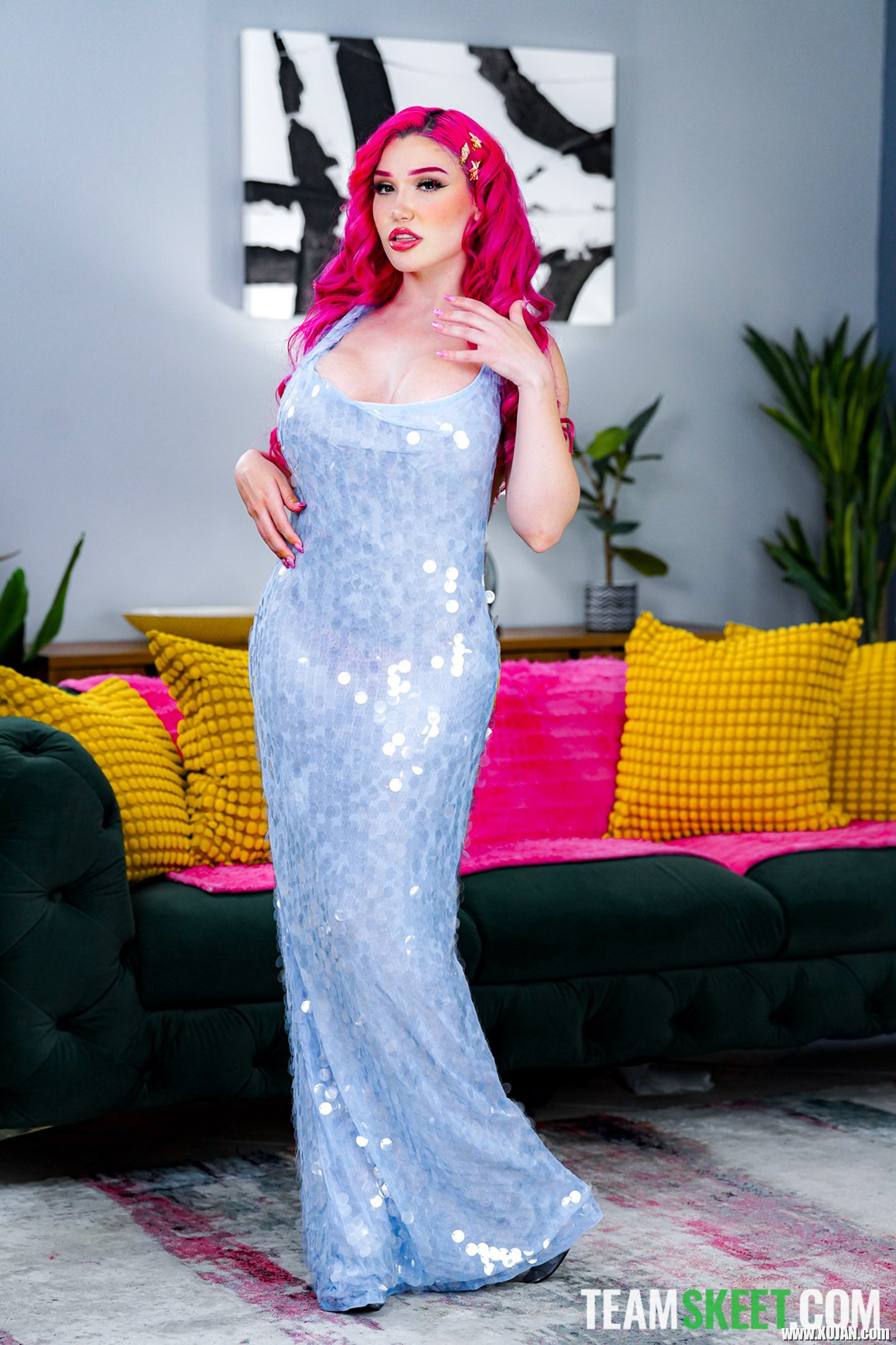 Curly Lily Lou reveals that the carpet matches the drapes Team Skeet - Photo #3222420