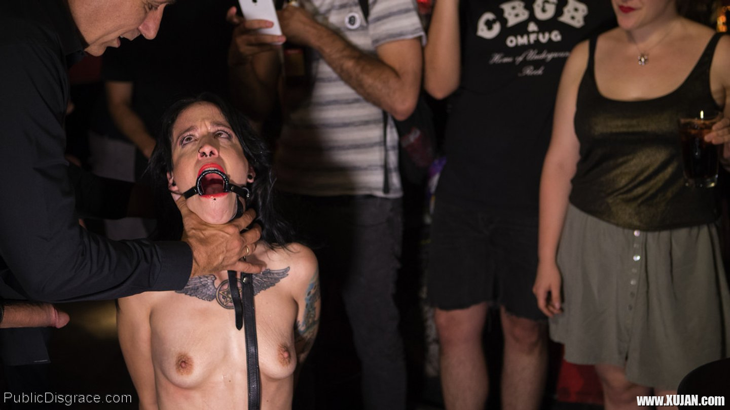 Lilyan Red likes getting fucked hard in Public - Photo #3227138