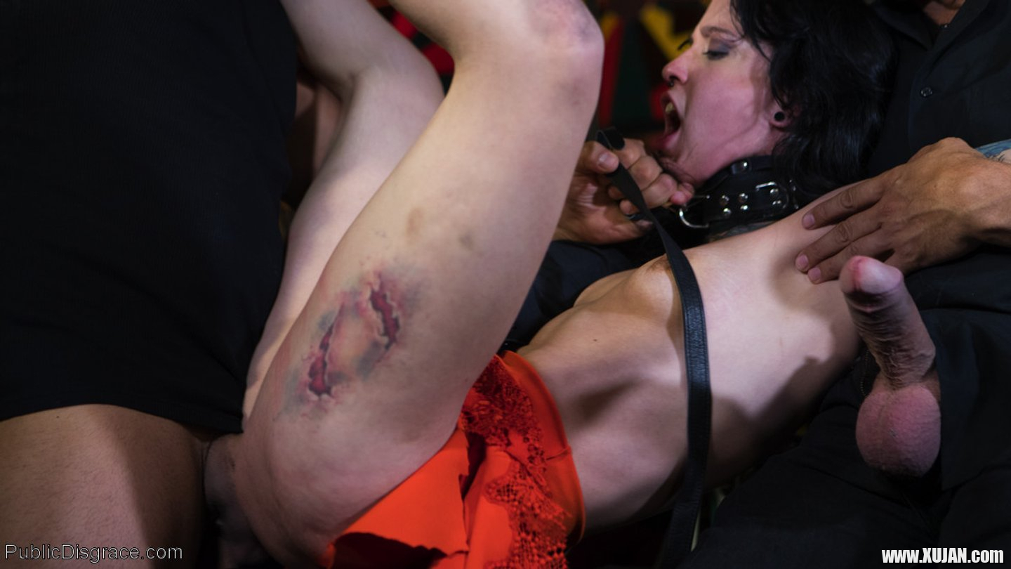 Lilyan Red likes getting fucked hard in Public - Photo #3227143