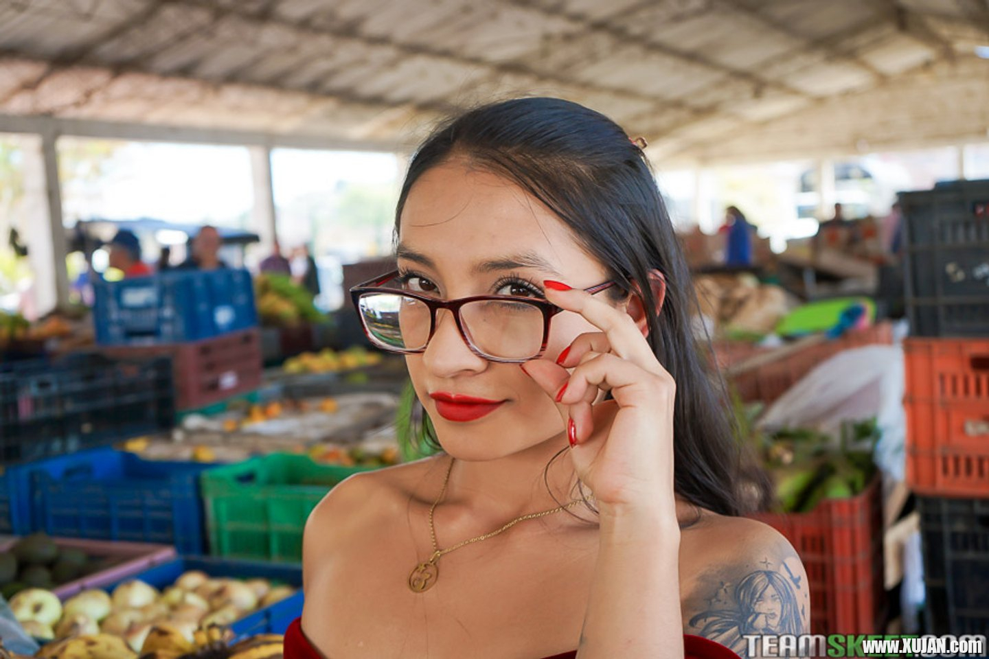 Nerdy Latina Eva Cuervo gets down and dirty - Photo #3227960