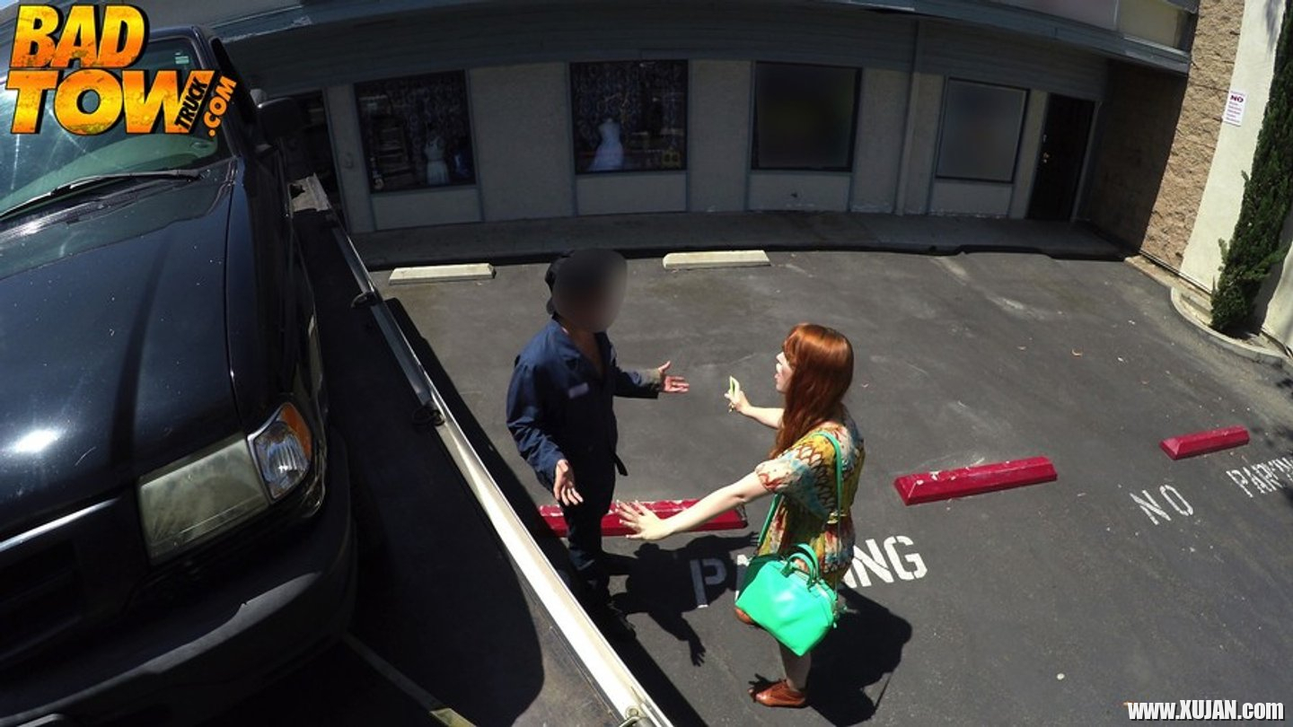 Stranded Gwen Stark sucks the Tow Truck Guy off - Photo #3231404
