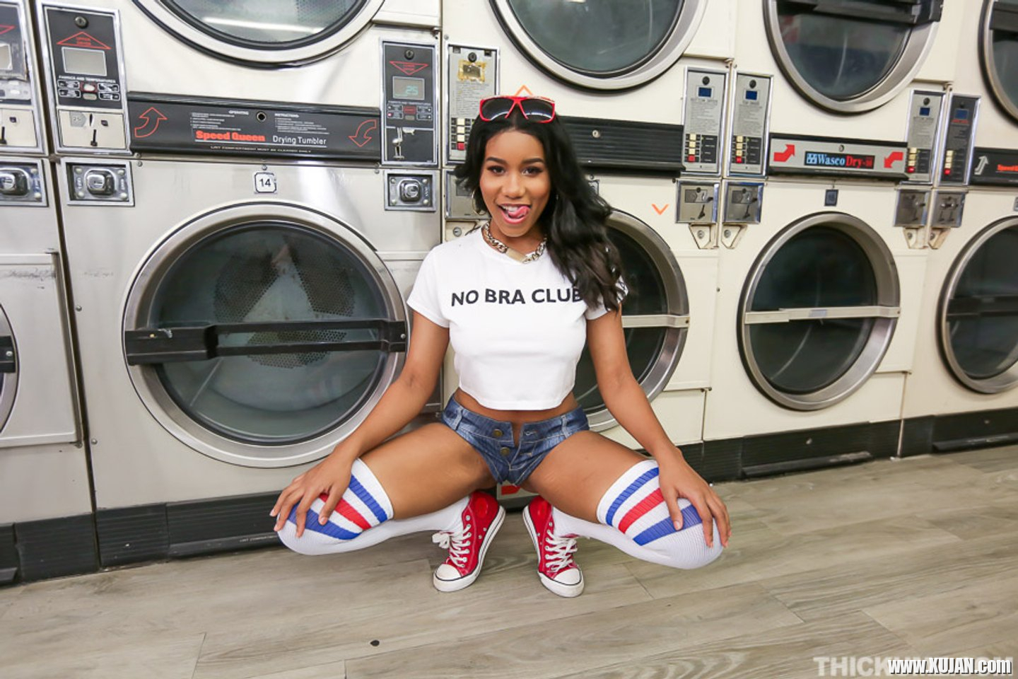 Hot Jenna J Foxx gets screwed on a Laundromat - Photo #3233258