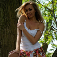 HayleyMarie Coppin upskirt and nude outdoors