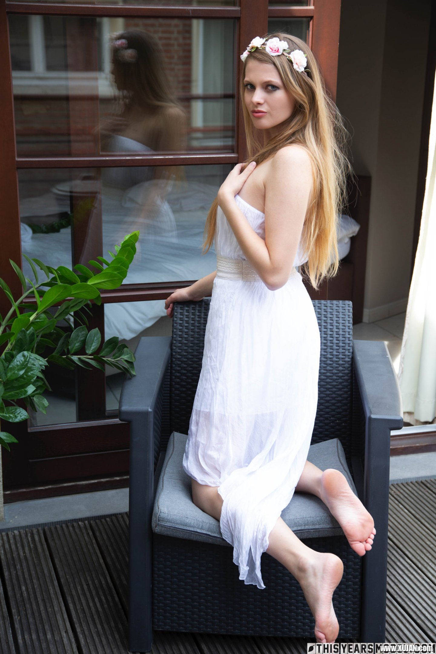 Sophie Sparks strips and spreads tight young twat - Photo #3243097