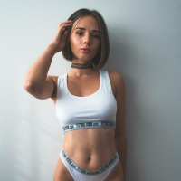 Adorable but naughty model Eve Sweet reveals she is having a butt plug
