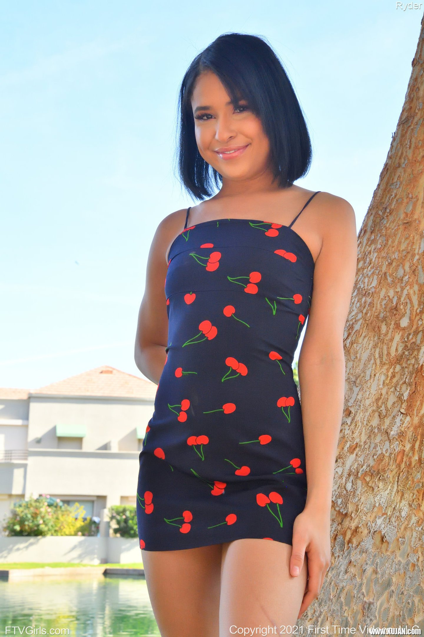 Ryder Rey shows hot twat outside with pretty smile - Photo #3247236