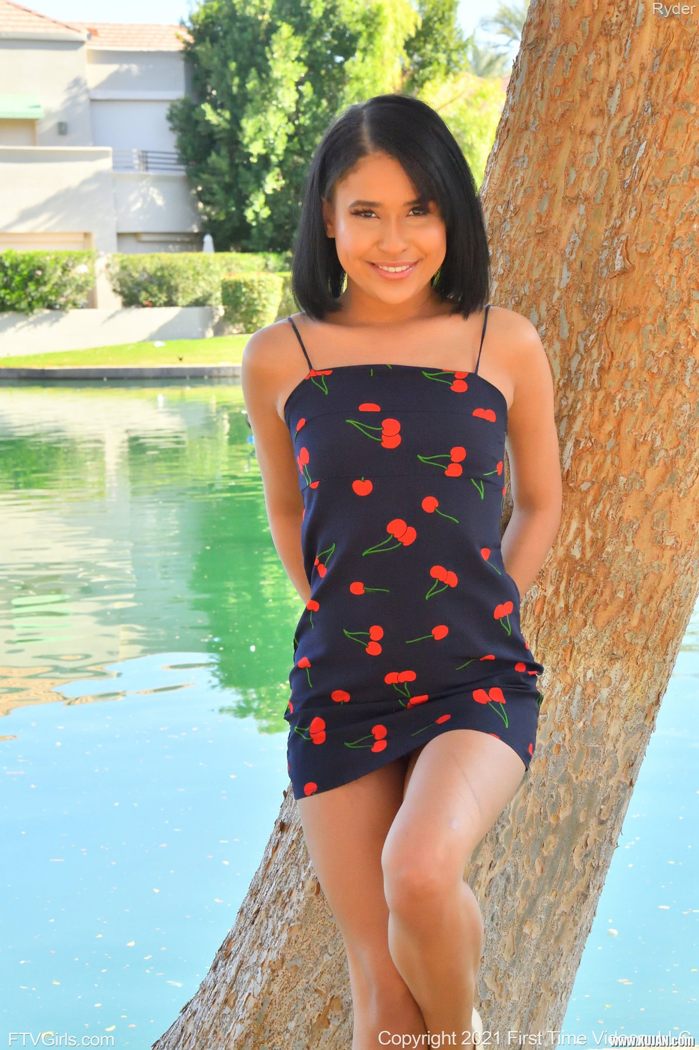 Ryder Rey shows hot twat outside with pretty smile - Photo #3247238