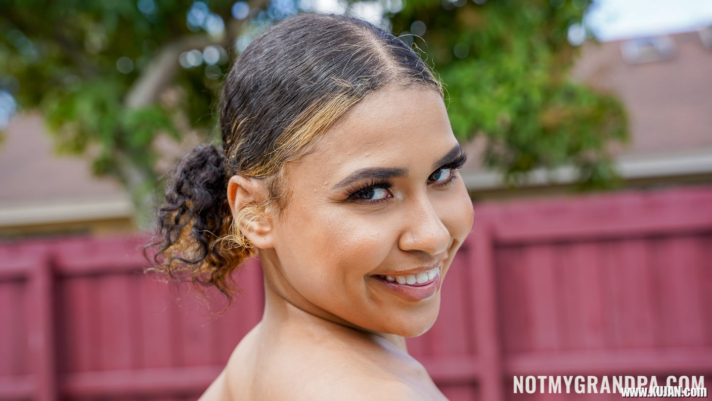 Petite teen babe Ryder Rey bends over for deep shagging - Photo #3247336