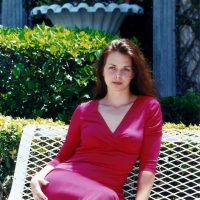 Sexy chick Diane Andrews showing her nice figure outdoors