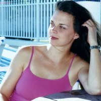 Sexy chick Diane Andrews showing her nice figure outdoors