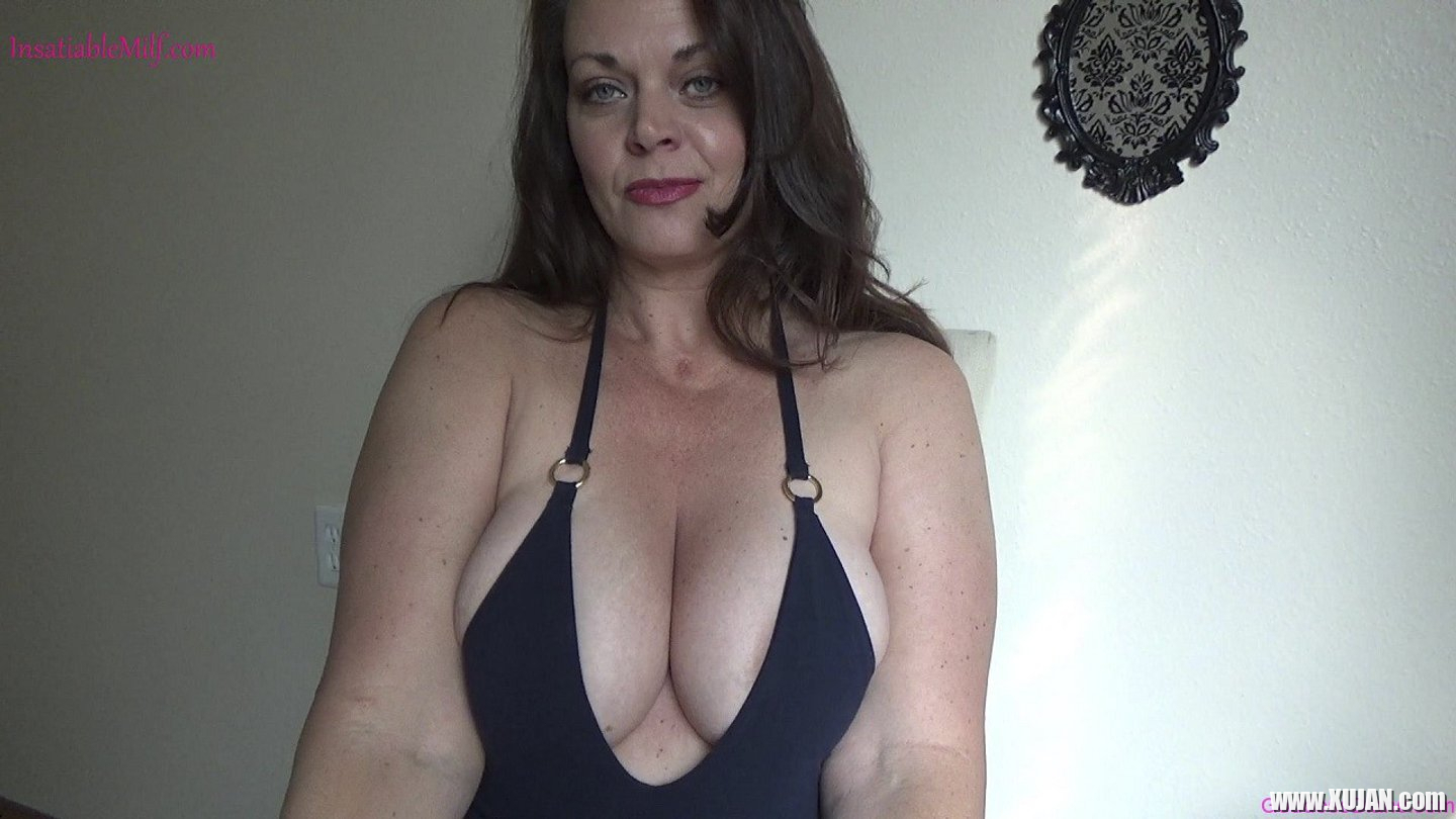 Sexy Diane Andrews puts her nice big boobs on display - Photo #3250296