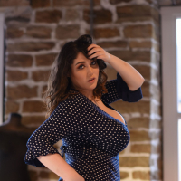 Curvy brunette lady Bella Brewer flashes her massive melons